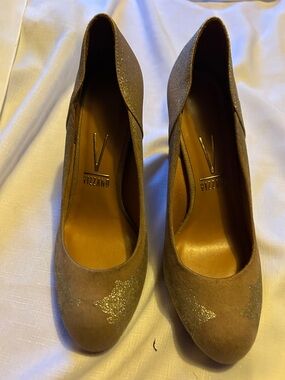 Vizzano Taupe Suede Glitter Star Pumps